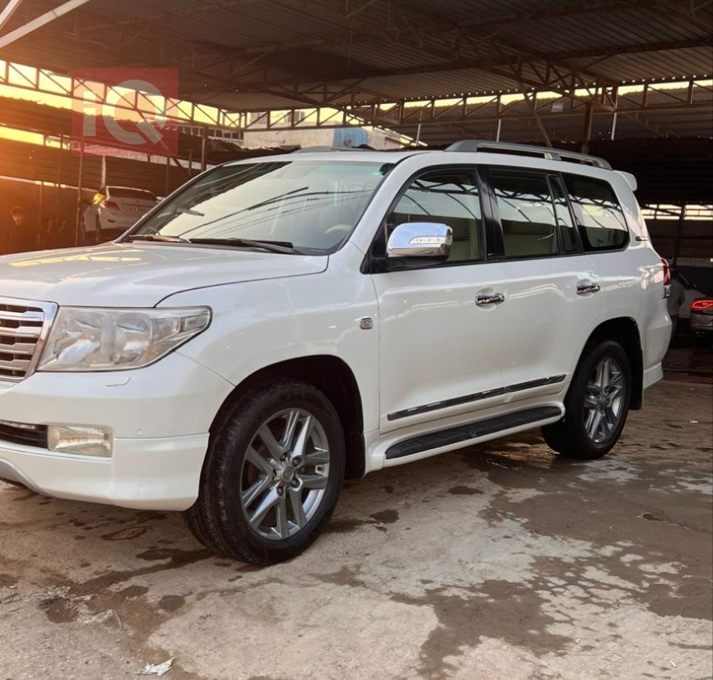 تۆیۆتا لاند کروزەر